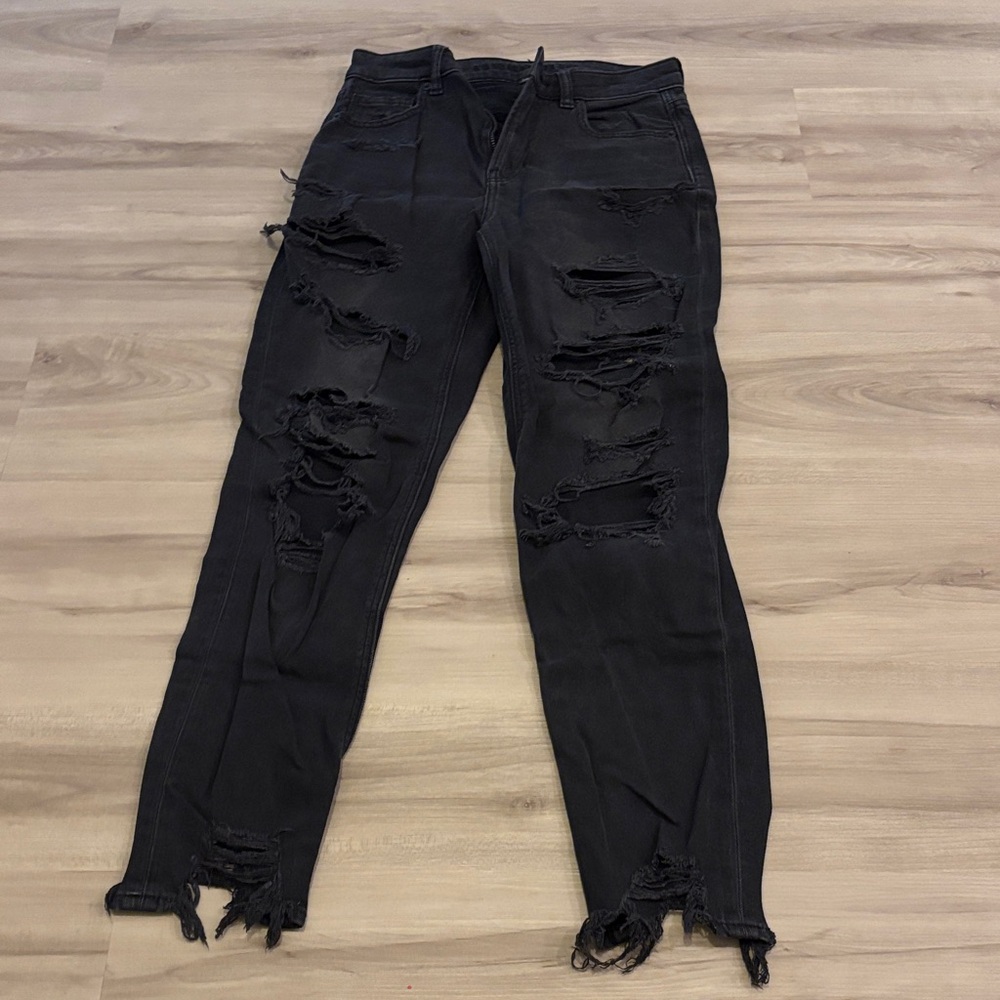 American Eagle Distressed Black Mom Jeans 2L